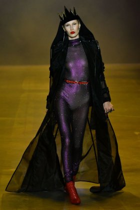 Fkstories Disney Villains x The Blonds: Ανακαλύψτε Την Πιο Εντυπωσιακή Dark Συλλογή Fk Stories Viral  γυανικεια μοδα Villains the blonds moda fashion show disney 