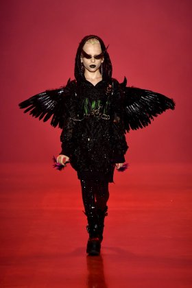 Fkstories Disney Villains x The Blonds: Ανακαλύψτε Την Πιο Εντυπωσιακή Dark Συλλογή Fk Stories Viral  γυανικεια μοδα Villains the blonds moda fashion show disney 