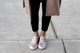 Fkstories Τα 4 trends του χειμώνα για τα γυναικεία sneakers, Δοκιμάστε τα! Fk Stories  Sneakers retro outfit gliter 