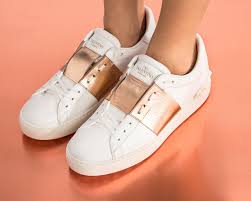 Fkstories Τα 4 trends του χειμώνα για τα γυναικεία sneakers, Δοκιμάστε τα! Fk Stories  Sneakers retro outfit gliter 