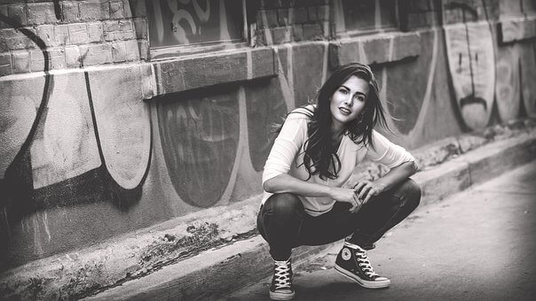 Fkstories Τα 4 trends του χειμώνα για τα γυναικεία sneakers, Δοκιμάστε τα! Fk Stories  Sneakers retro outfit gliter 