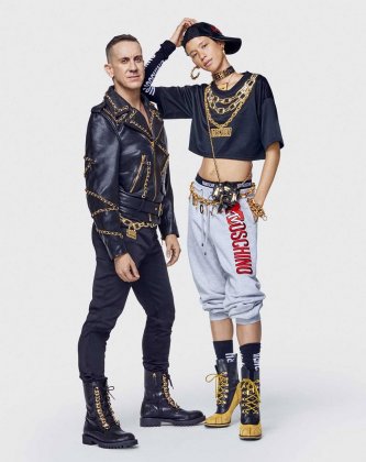 Fkstories Moschino x H&M: Οι Πρώτες Φωτογραφίες Της Πολυαναμενόμενης Συλλογής Fk Stories Viral  συλλογή ρούχα γυανικεια μοδα moschino Jeremy Scott H&M 