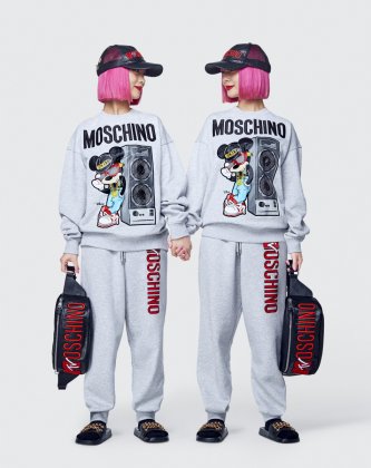 Fkstories Moschino x H&M: Οι Πρώτες Φωτογραφίες Της Πολυαναμενόμενης Συλλογής Fk Stories Viral  συλλογή ρούχα γυανικεια μοδα moschino Jeremy Scott H&M 