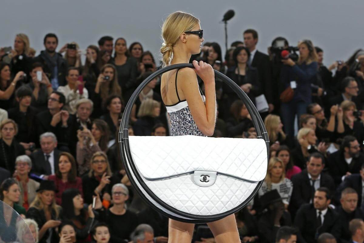 Fkstories Chanel: Οι Πιο Θρυλικές Τσάντες Στην Ιστορία Του Διάσημου Οίκου Fk Stories τσάντες οίκος Chanel αξεσουάρ fashion chanel bags Fkstories Chanel: Οι Πιο Θρυλικές Τσάντες Στην Ιστορία Του Διάσημου Οίκου Fk Stories τσάντες οίκος Chanel αξεσουάρ fashion chanel bags
