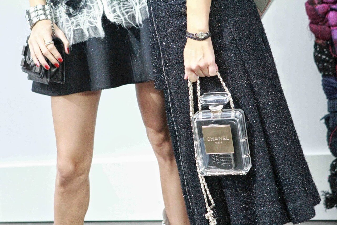 Fkstories Chanel: Οι Πιο Θρυλικές Τσάντες Στην Ιστορία Του Διάσημου Οίκου Fk Stories τσάντες οίκος Chanel αξεσουάρ fashion chanel bags Fkstories Chanel: Οι Πιο Θρυλικές Τσάντες Στην Ιστορία Του Διάσημου Οίκου Fk Stories τσάντες οίκος Chanel αξεσουάρ fashion chanel bags